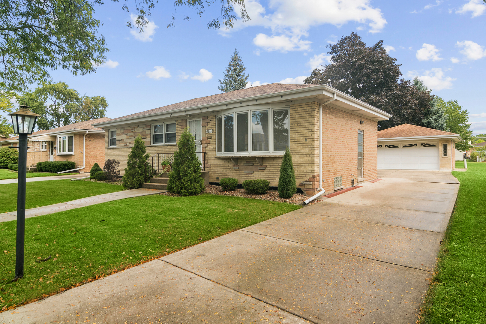 7815 N Oleander Avenue, Niles, IL 60714