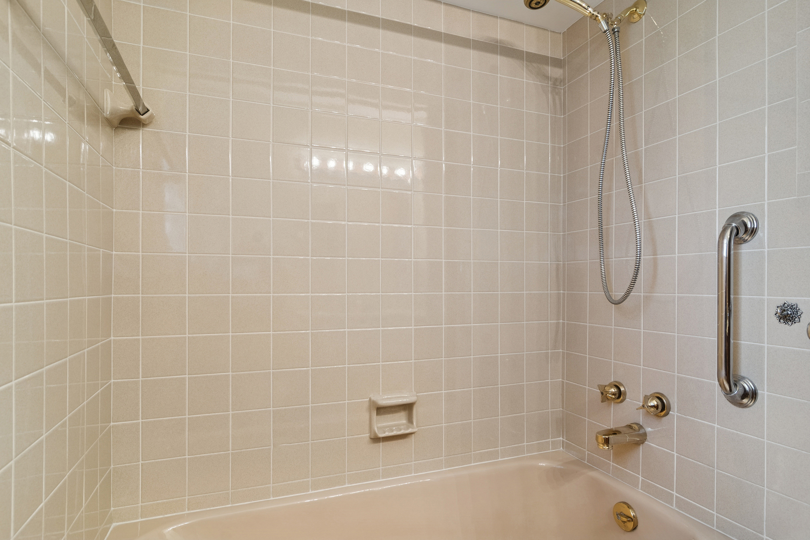 7815 N Oleander Avenue, Niles, IL 60714