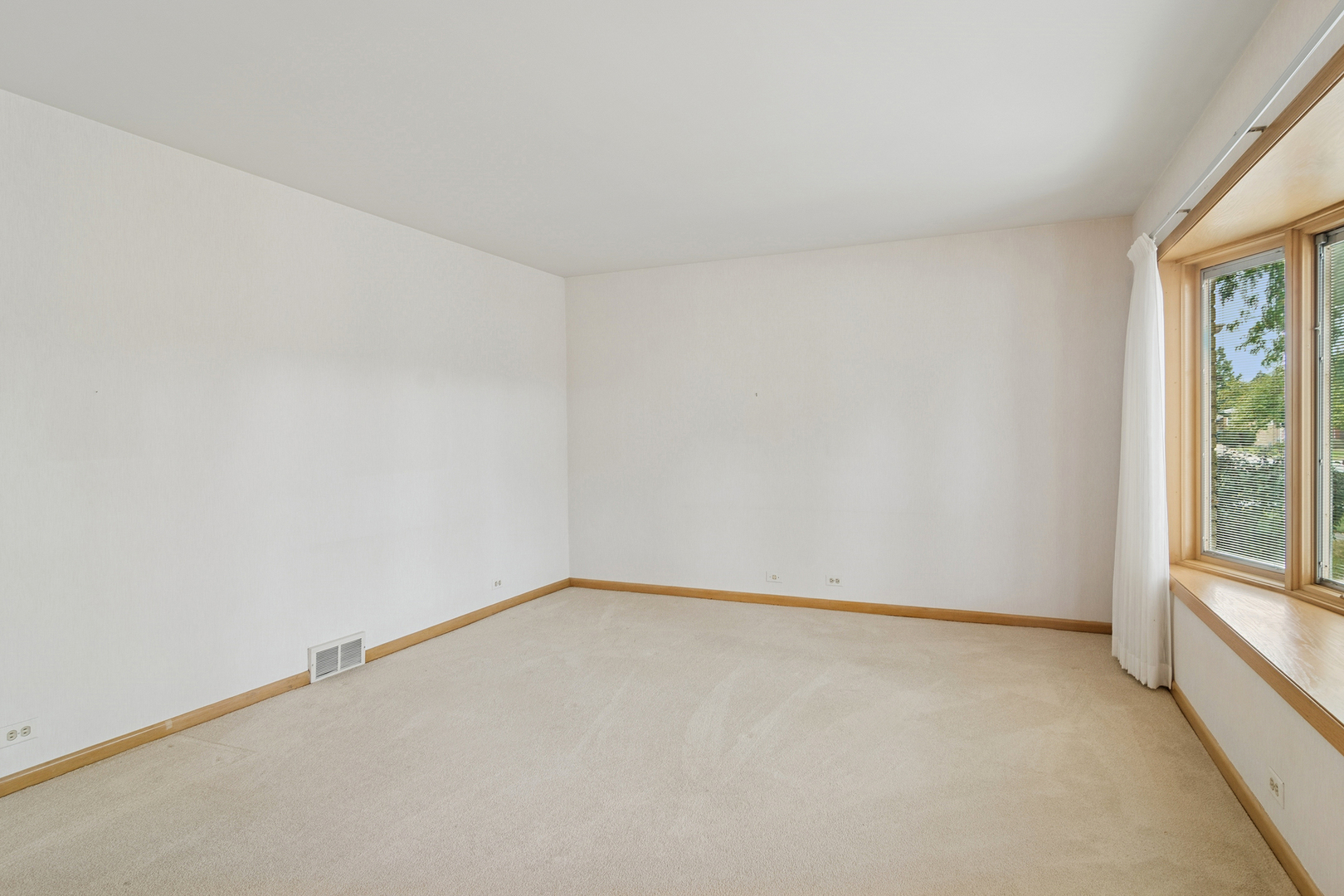 7815 N Oleander Avenue, Niles, IL 60714