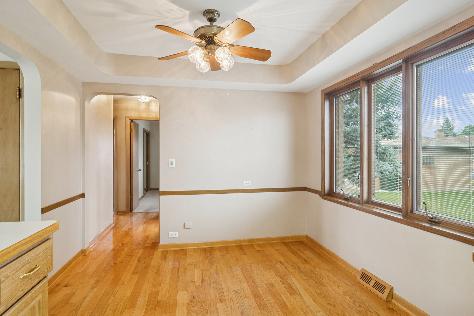 7815 N Oleander Avenue, Niles, IL 60714