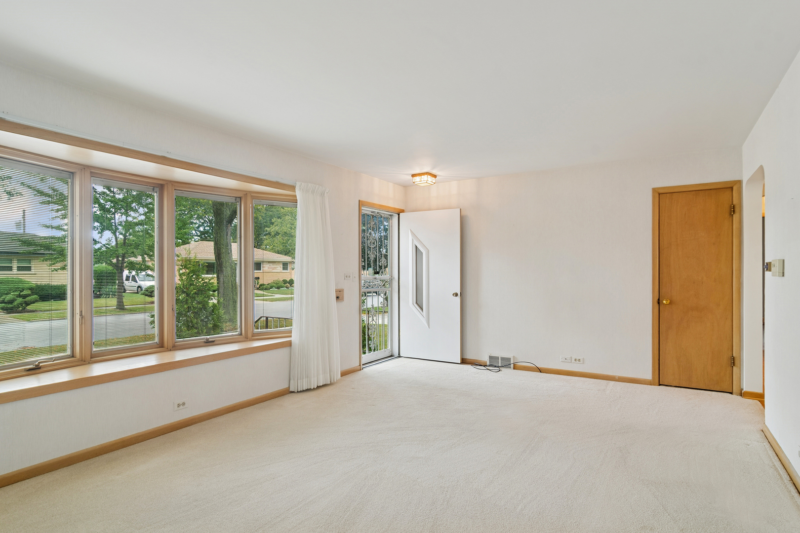 7815 N Oleander Avenue, Niles, IL 60714