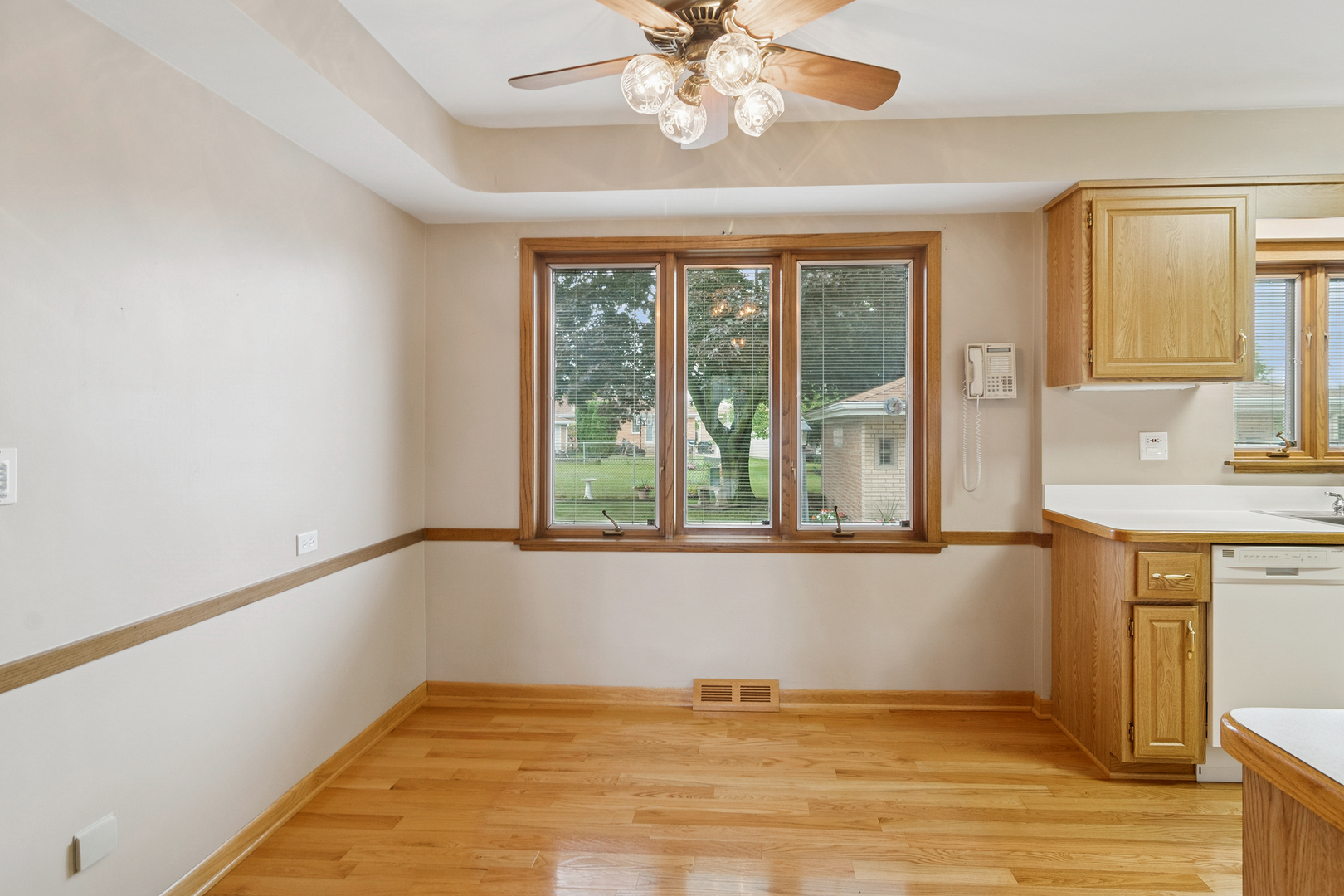 7815 N Oleander Avenue, Niles, IL 60714