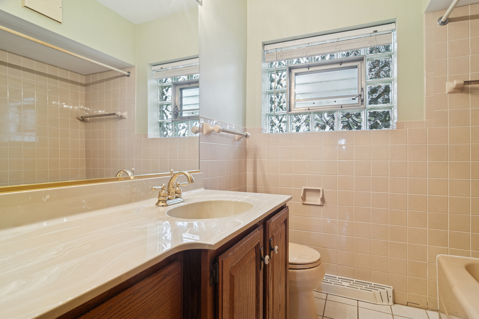 7815 N Oleander Avenue, Niles, IL 60714