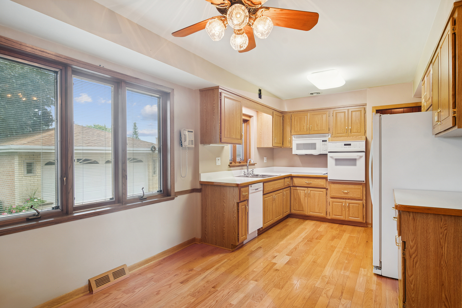 7815 N Oleander Avenue, Niles, IL 60714