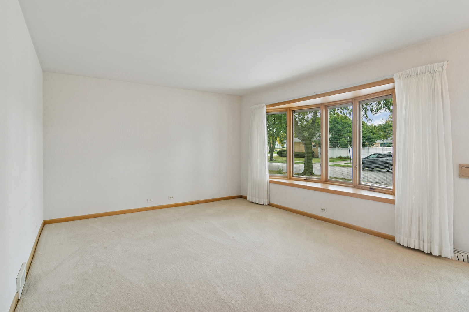 7815 N Oleander Avenue, Niles, IL 60714