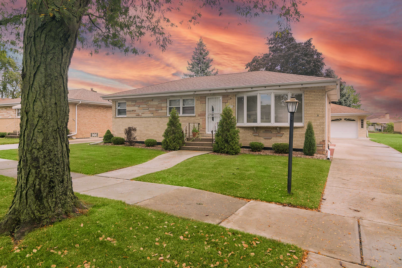 7815 N Oleander Avenue, Niles, IL 60714