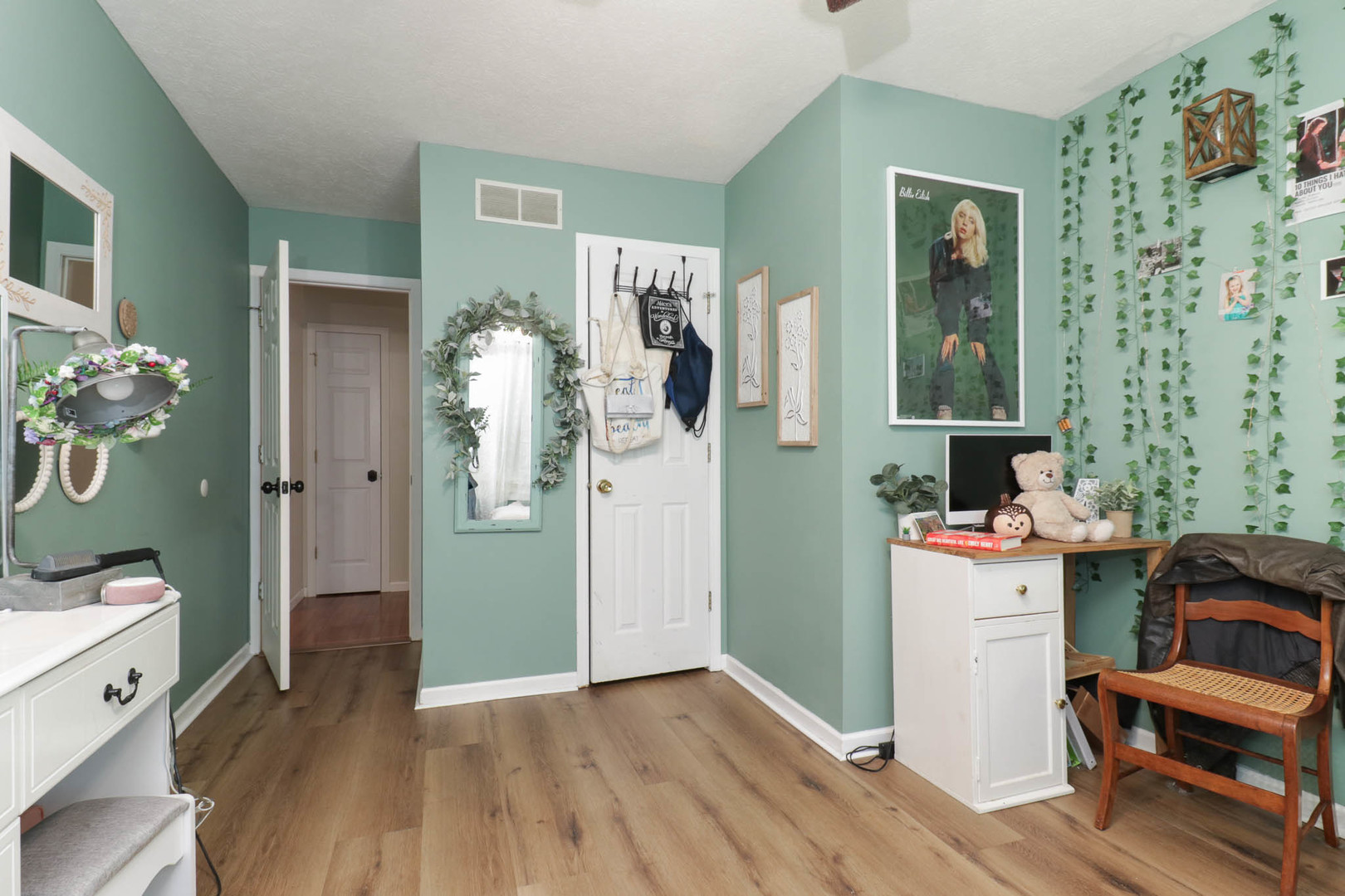 1608 Sweetbriar Drive, Bloomington, IL 61701