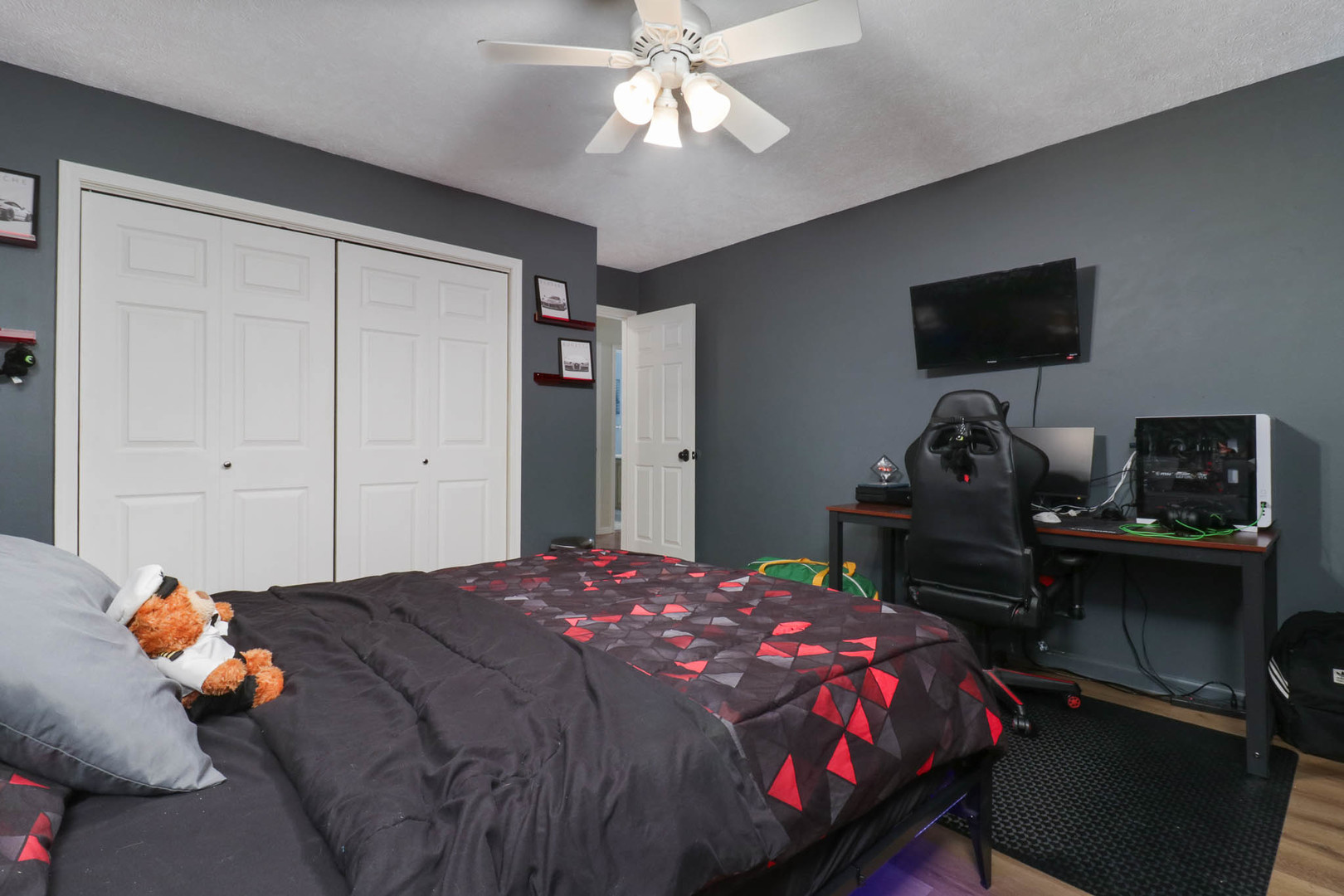 1608 Sweetbriar Drive, Bloomington, IL 61701