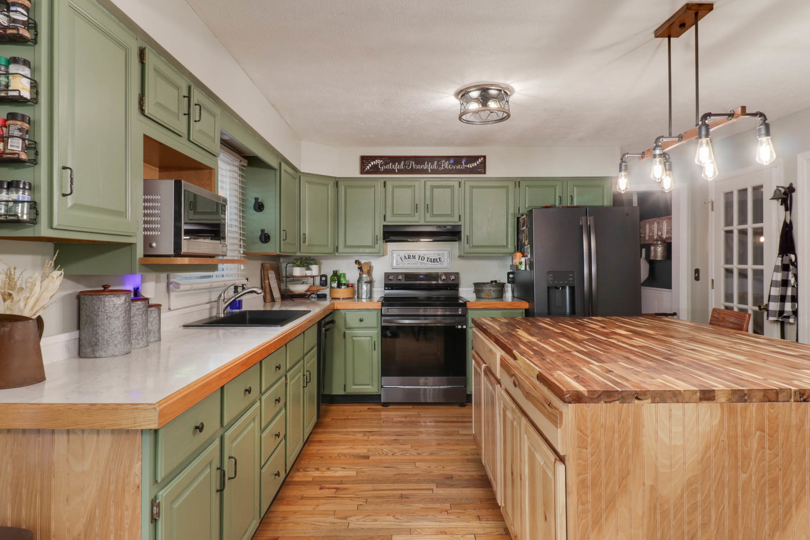 1608 Sweetbriar Drive, Bloomington, IL 61701