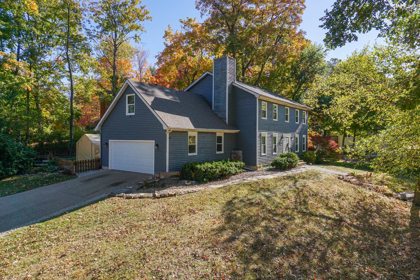 1608 Sweetbriar Drive, Bloomington, IL 61701