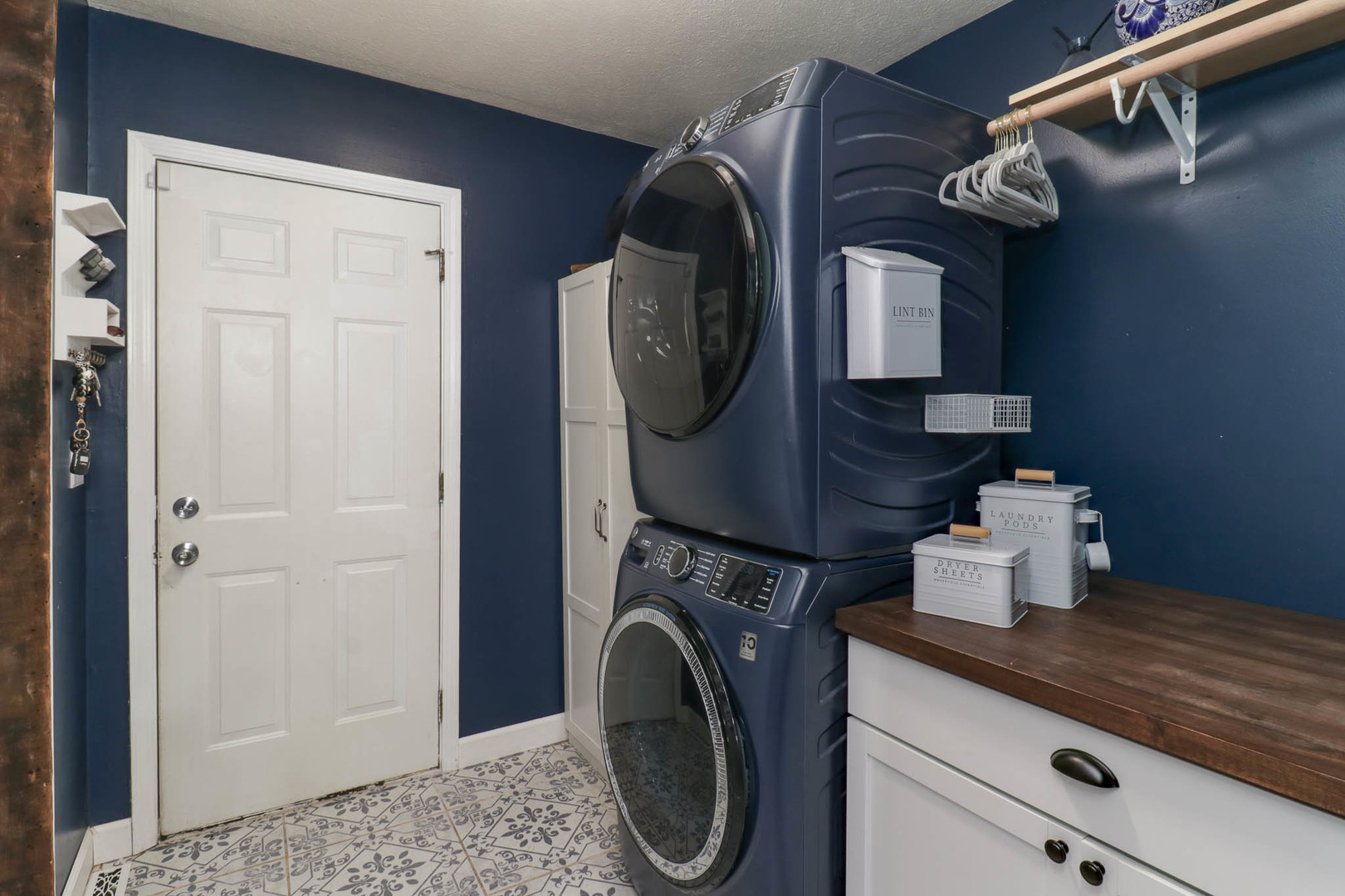 1608 Sweetbriar Drive, Bloomington, IL 61701