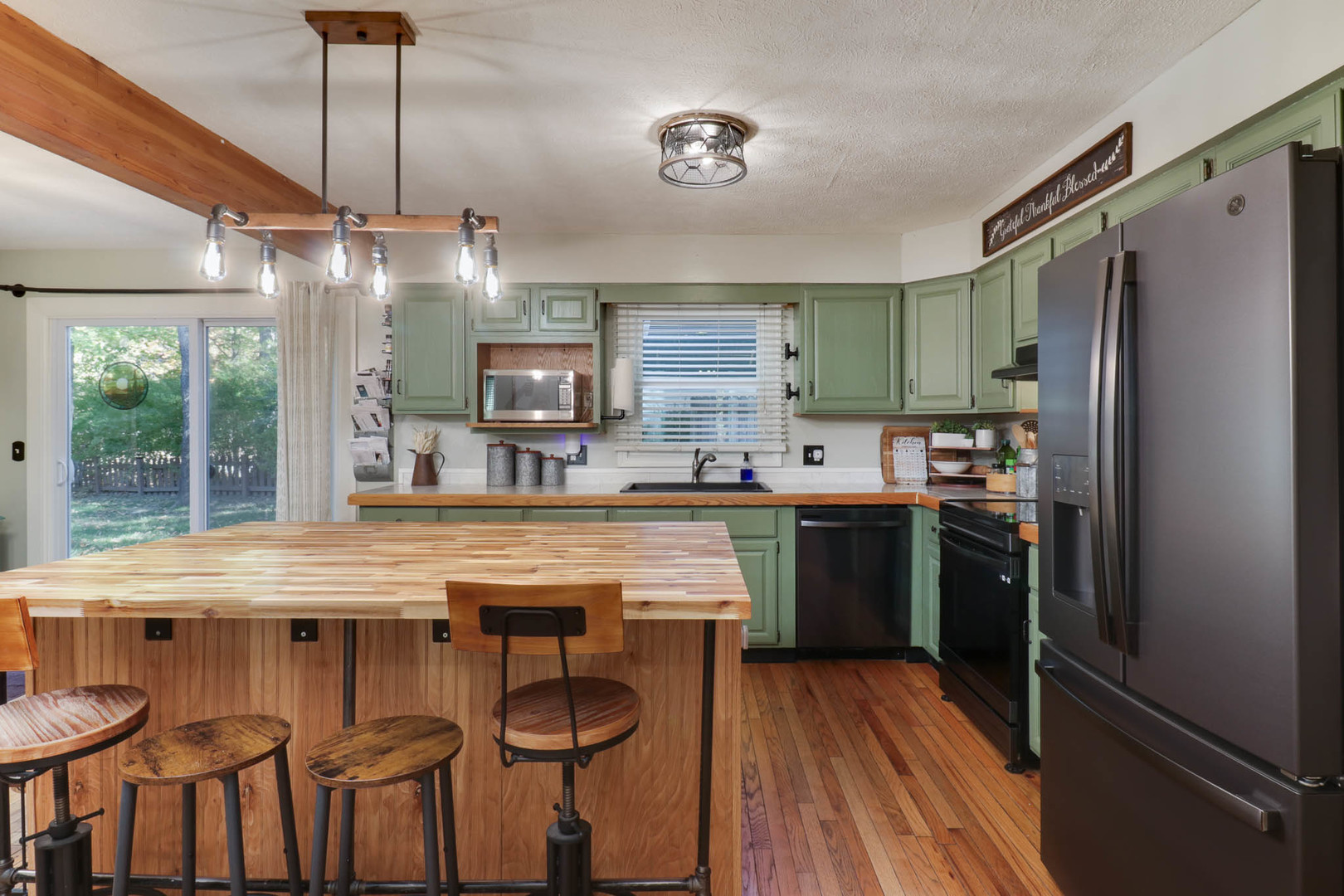 1608 Sweetbriar Drive, Bloomington, IL 61701