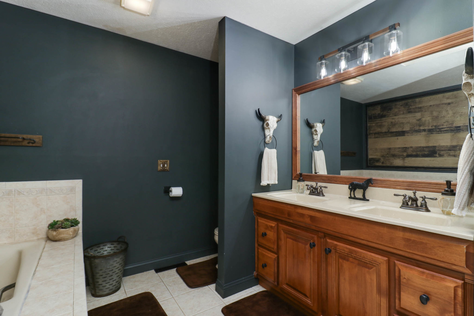 1608 Sweetbriar Drive, Bloomington, IL 61701