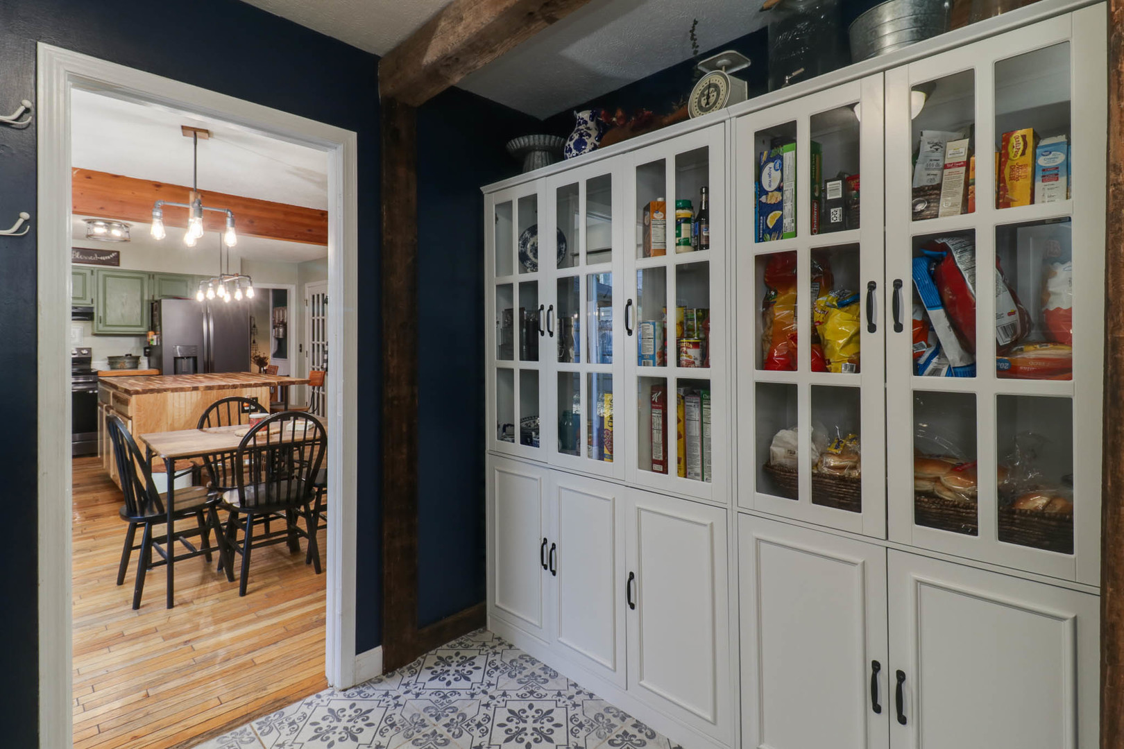 1608 Sweetbriar Drive, Bloomington, IL 61701