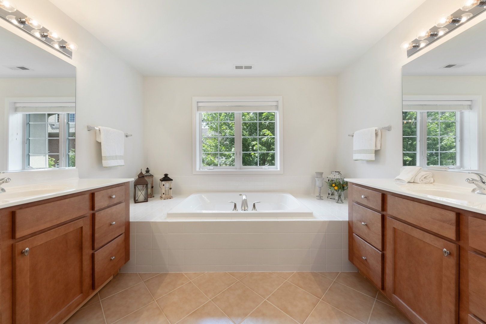 146 Paxton Road #4, Bloomingdale, IL 60108