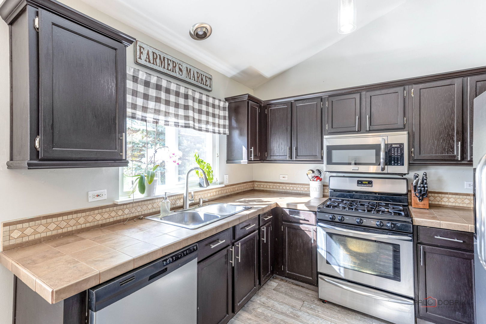 237 Penny Lane, Grayslake, IL 60030