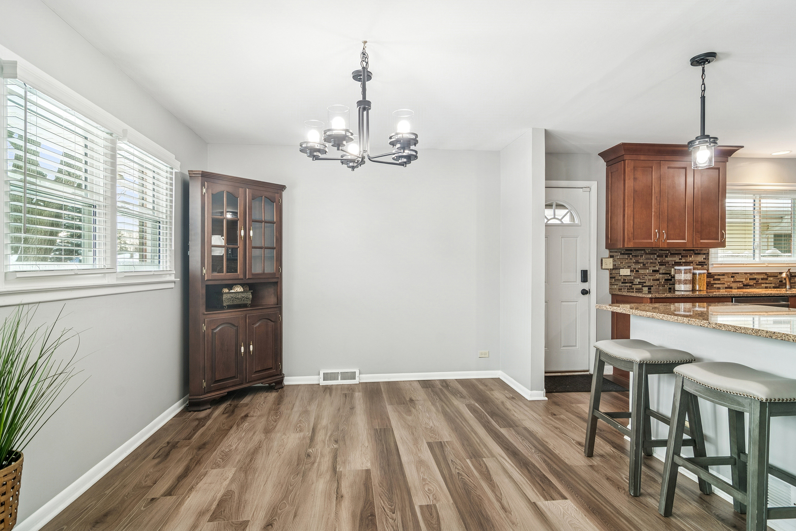 1115 E Orchard Street, Arlington Heights, IL 60005