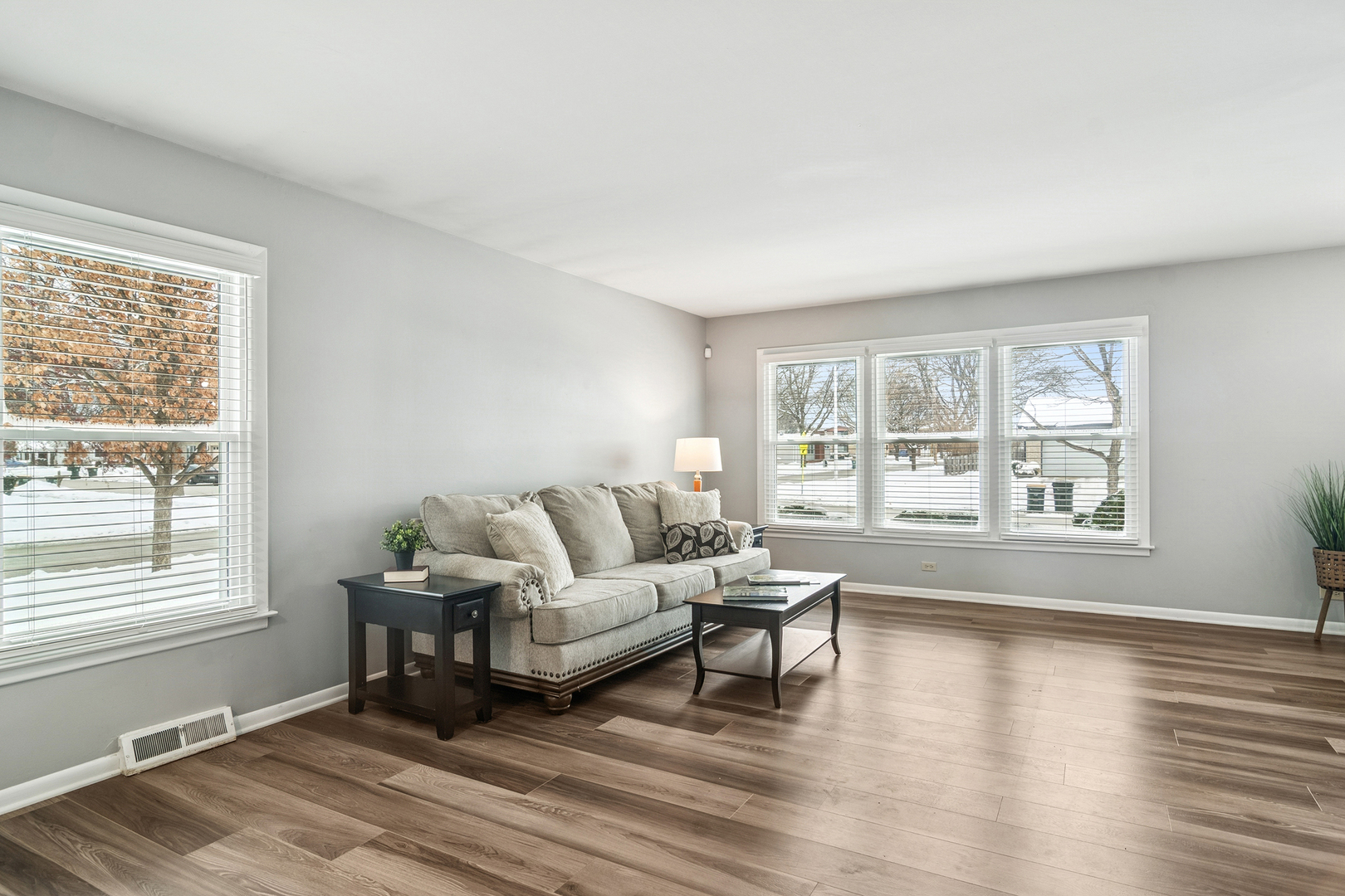 1115 E Orchard Street, Arlington Heights, IL 60005