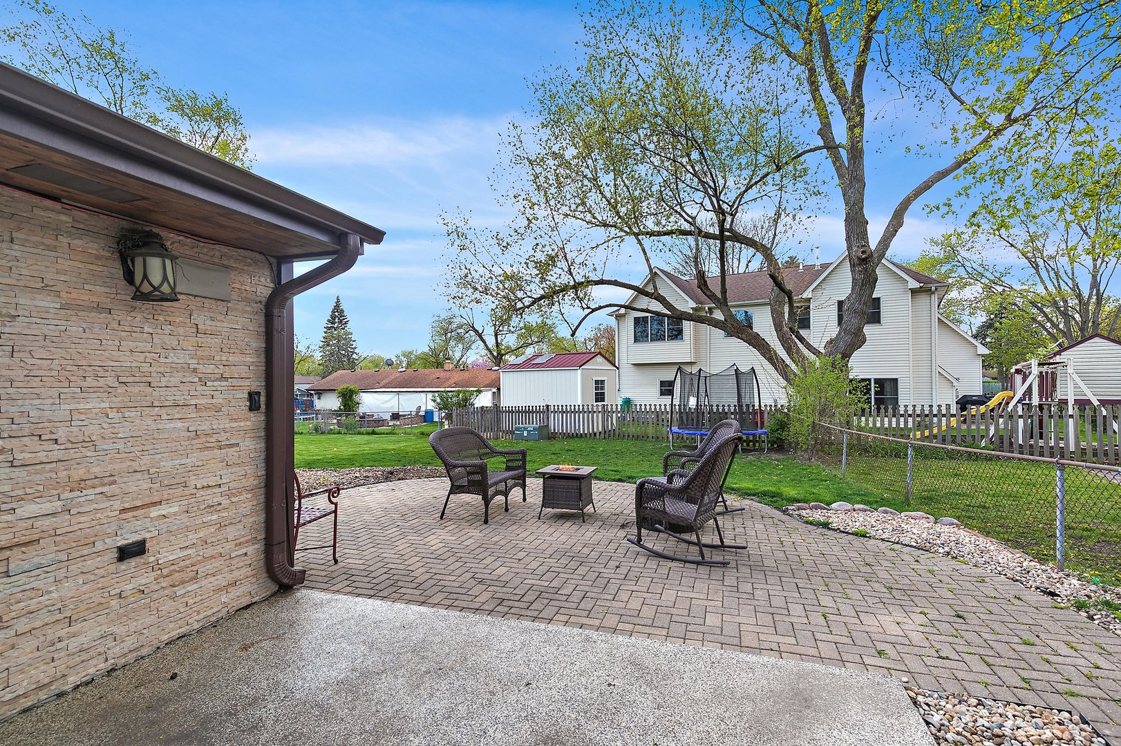 100 Waban Court, Schaumburg, IL 60193