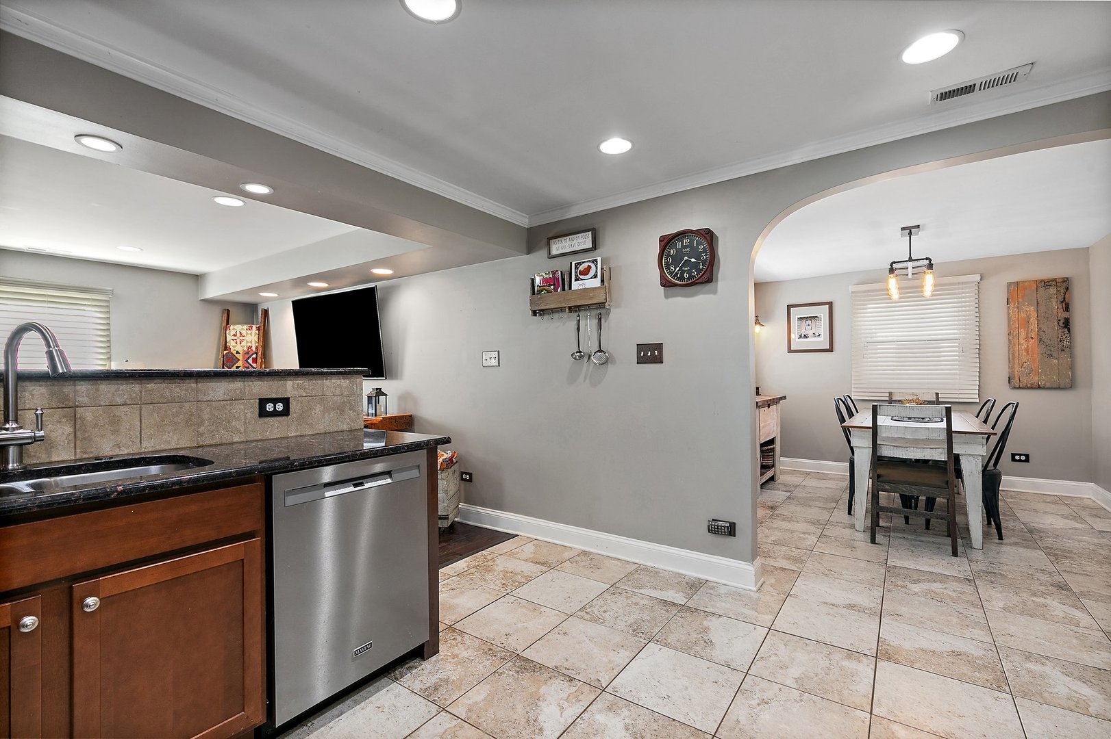 100 Waban Court, Schaumburg, IL 60193