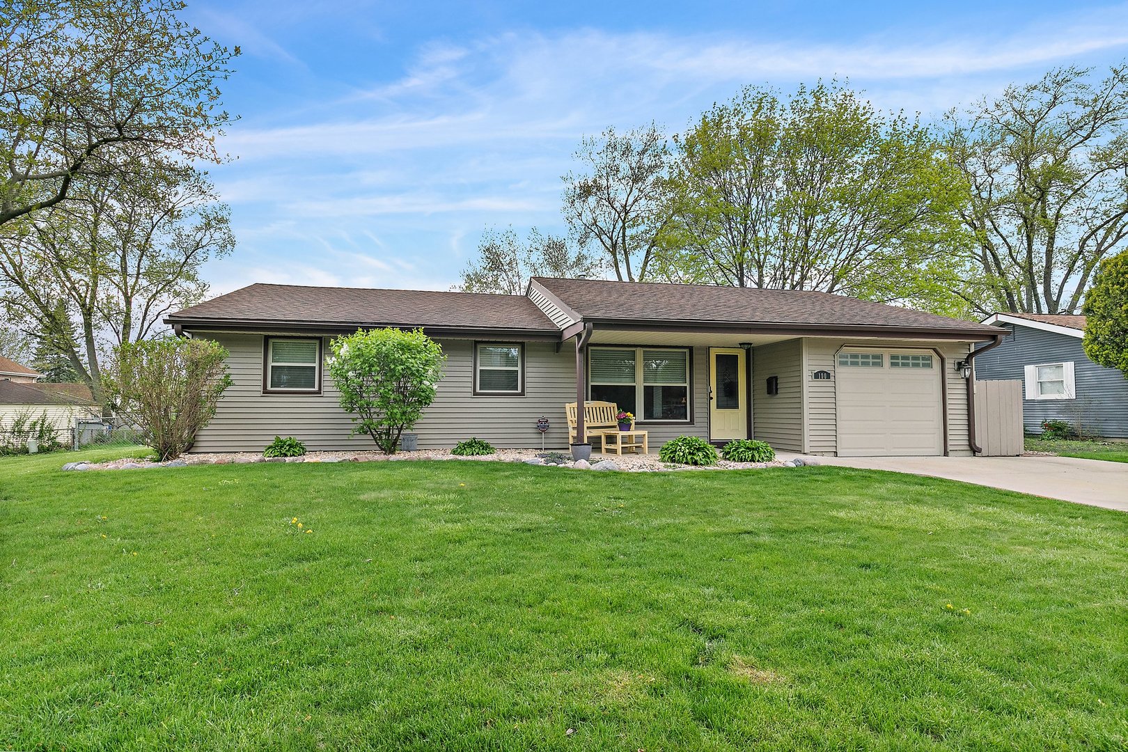 100 Waban Court, Schaumburg, IL 60193