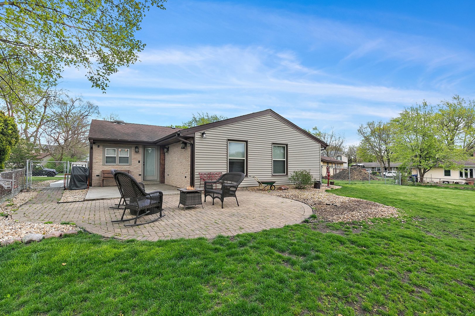 100 Waban Court, Schaumburg, IL 60193