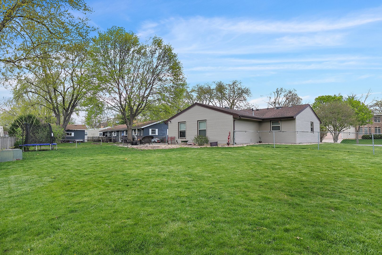 100 Waban Court, Schaumburg, IL 60193