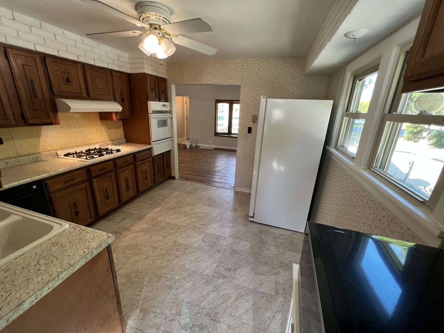 29W051 Warrenville Road, Warrenville, IL 60555