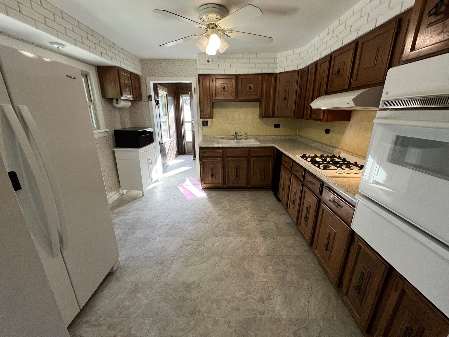 29W051 Warrenville Road, Warrenville, IL 60555