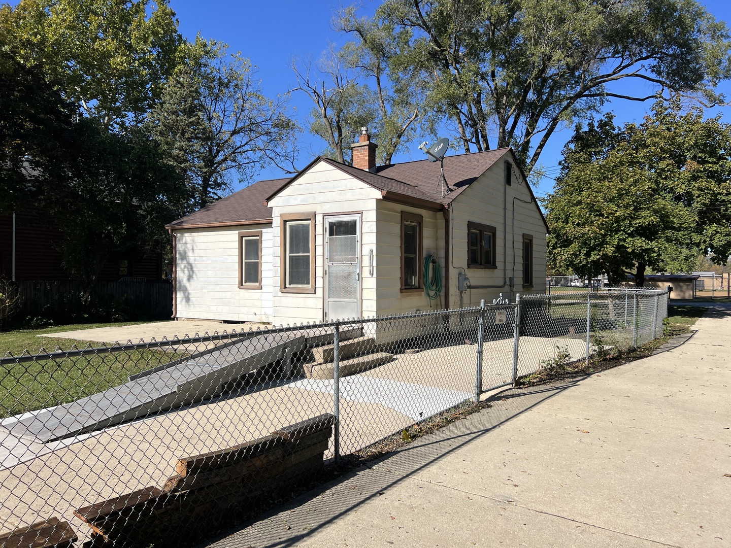 29W051 Warrenville Road, Warrenville, IL 60555