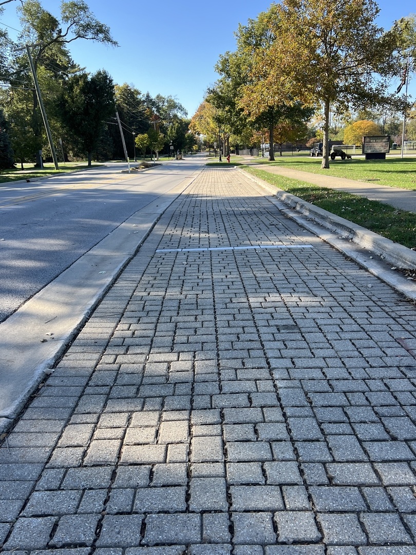 29W051 Warrenville Road, Warrenville, IL 60555