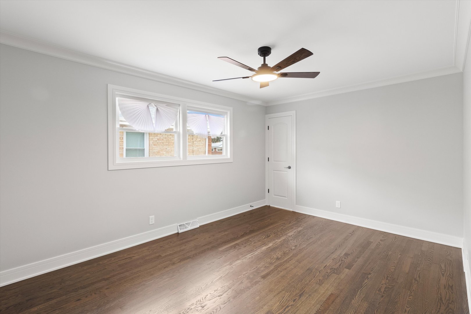 8804 S Fairfield Avenue, Evergreen Park, IL 60805