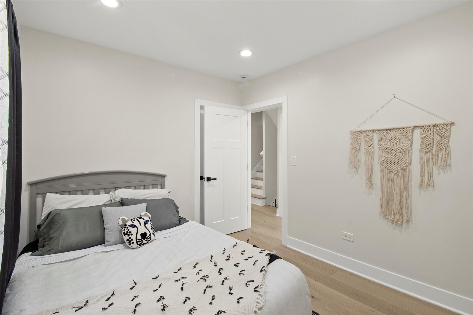 6144 N Maplewood Avenue, Chicago, IL 60659