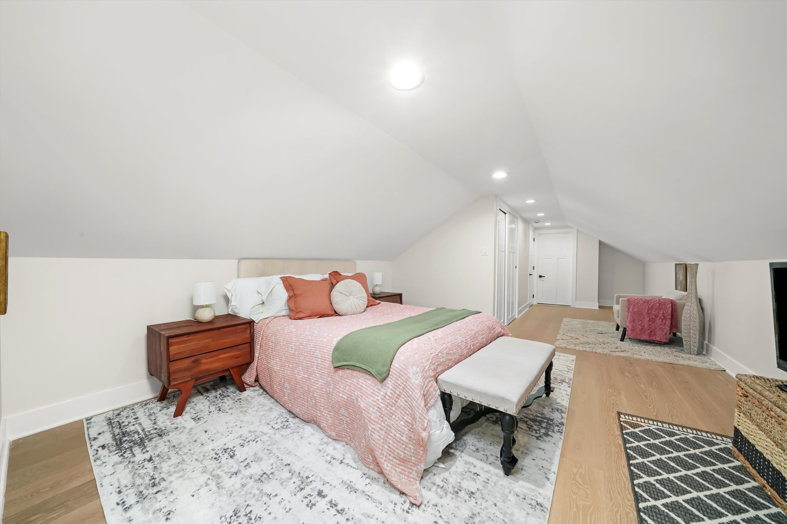 6144 N Maplewood Avenue, Chicago, IL 60659