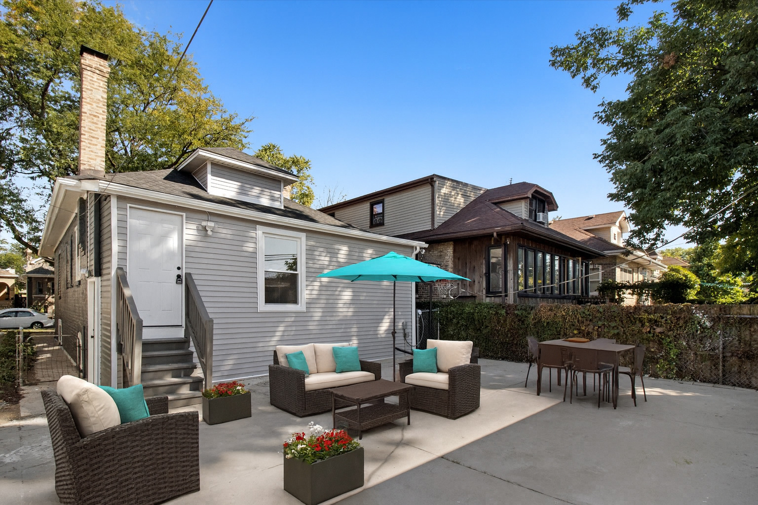 6144 N Maplewood Avenue, Chicago, IL 60659