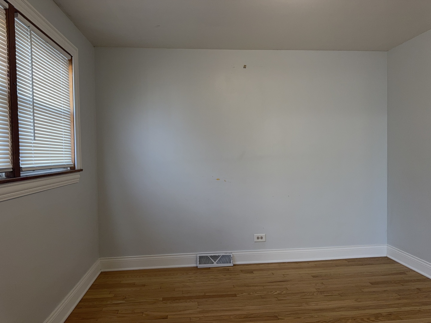 9013 S Kingston Avenue, Chicago, IL 60617