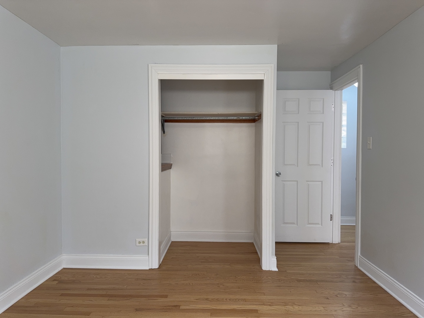 9013 S Kingston Avenue, Chicago, IL 60617