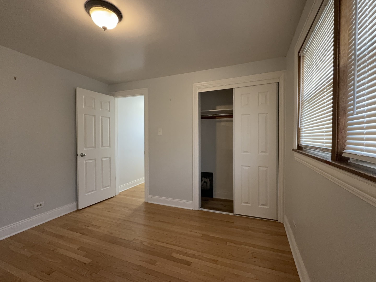 9013 S Kingston Avenue, Chicago, IL 60617