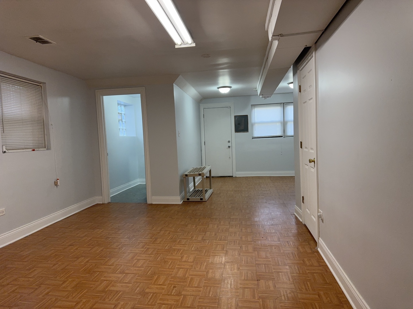 9013 S Kingston Avenue, Chicago, IL 60617