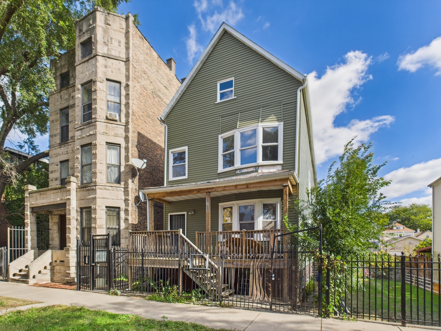 8709 S Escanaba Avenue, Chicago, IL 60617