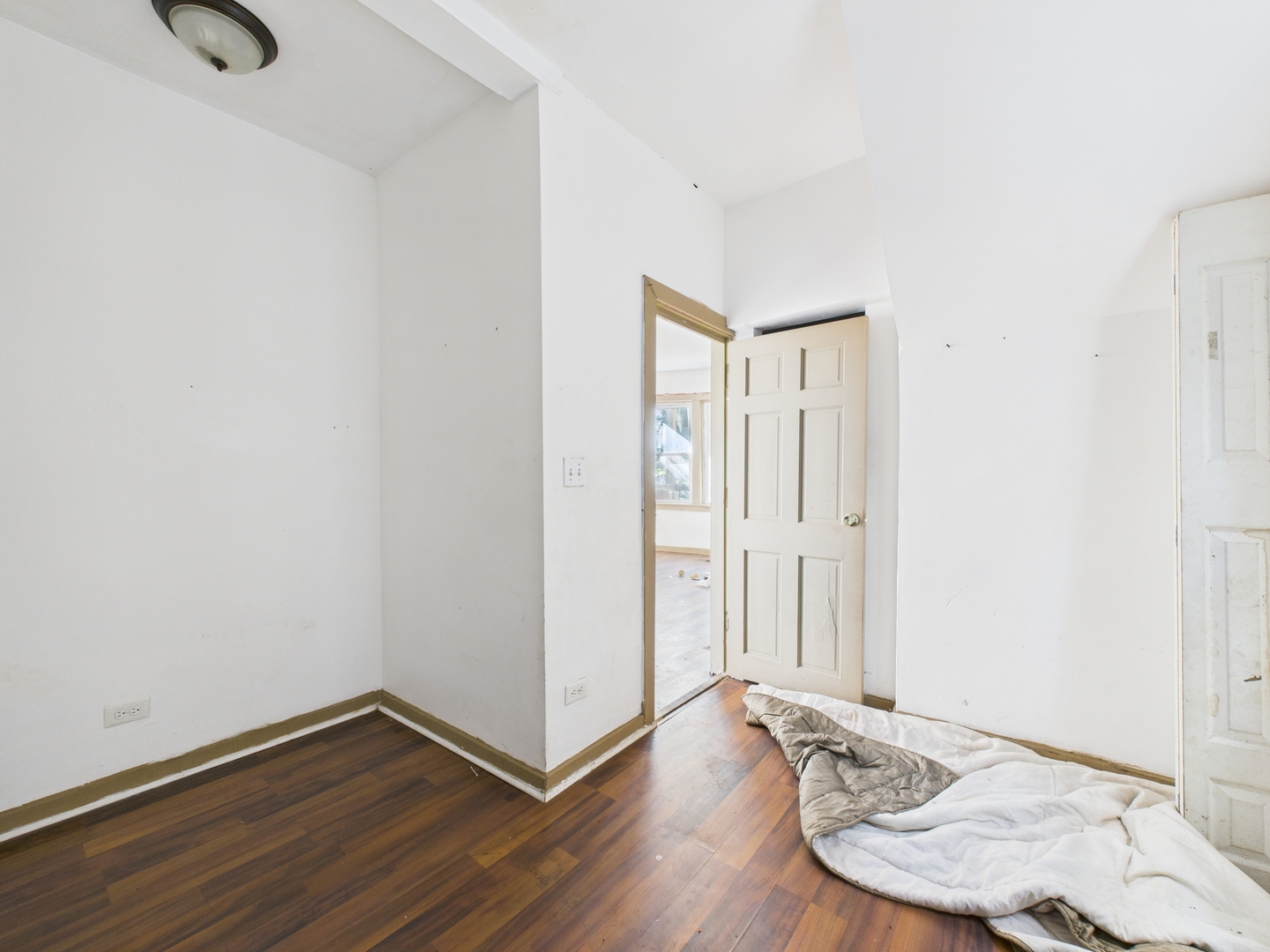 8709 S Escanaba Avenue, Chicago, IL 60617