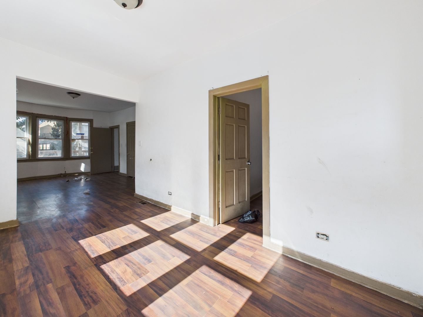 8709 S Escanaba Avenue, Chicago, IL 60617