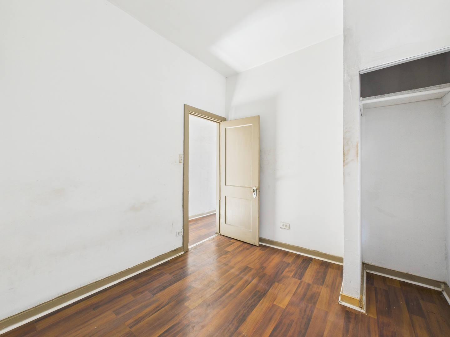 8709 S Escanaba Avenue, Chicago, IL 60617