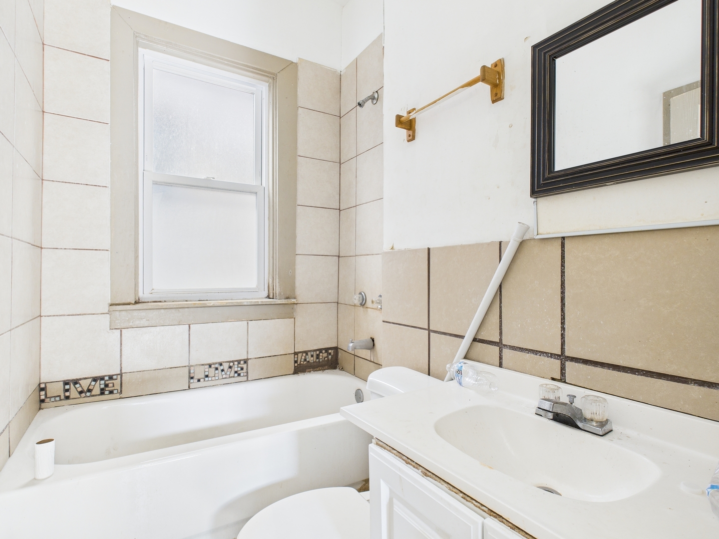 8709 S Escanaba Avenue, Chicago, IL 60617