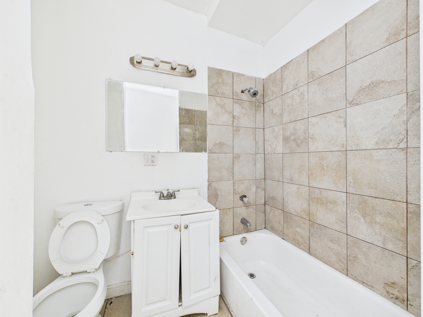 8709 S Escanaba Avenue, Chicago, IL 60617