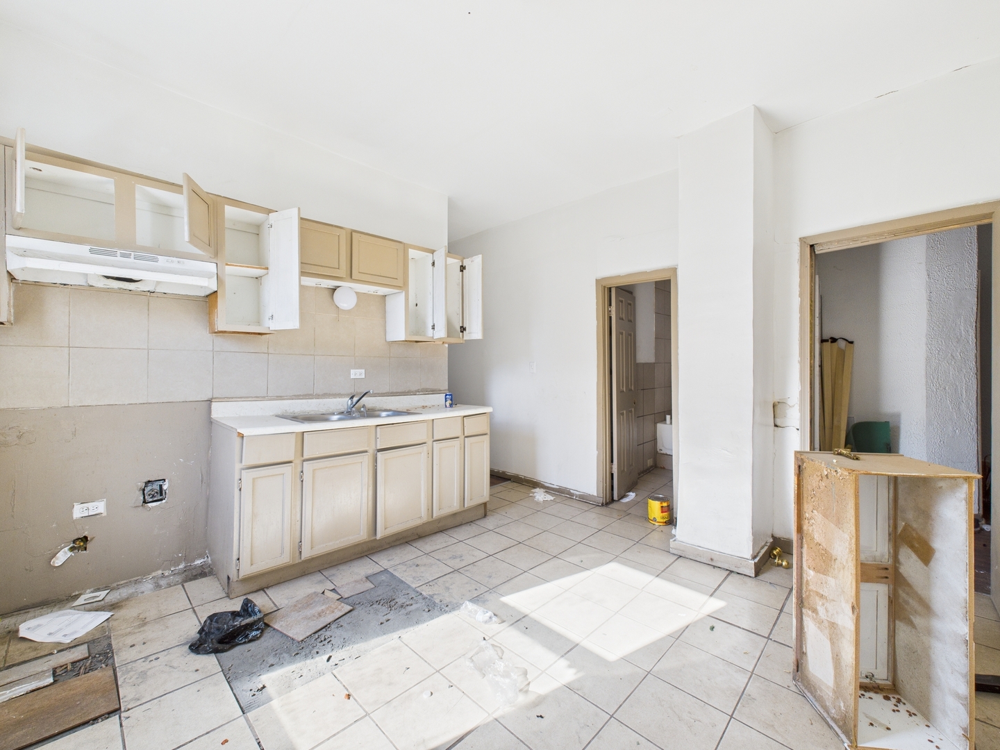 8709 S Escanaba Avenue, Chicago, IL 60617