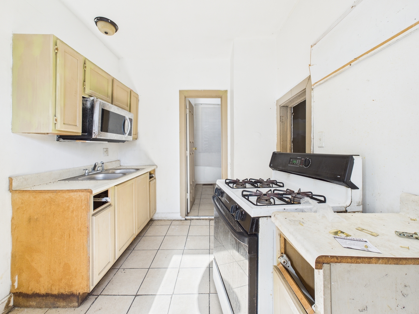 8709 S Escanaba Avenue, Chicago, IL 60617