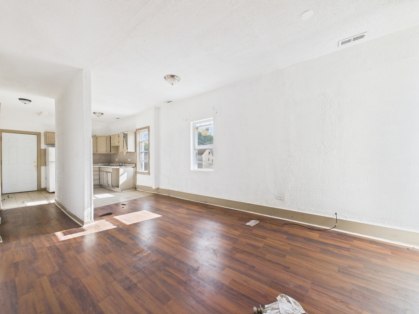 8709 S Escanaba Avenue, Chicago, IL 60617