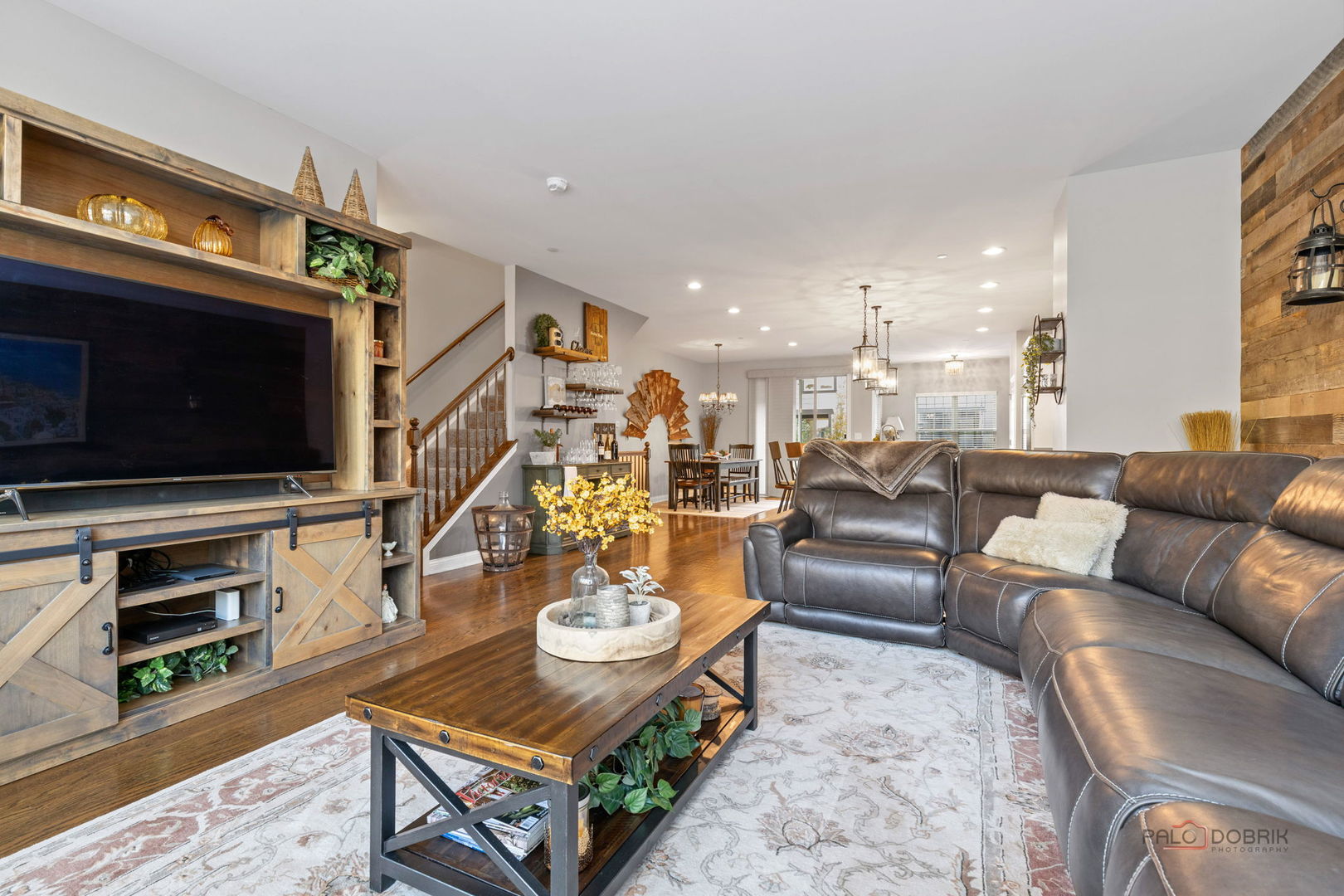 616 Parkside Court, Libertyville, IL 60048