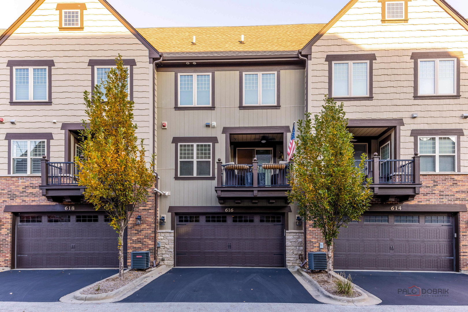 616 Parkside Court, Libertyville, IL 60048